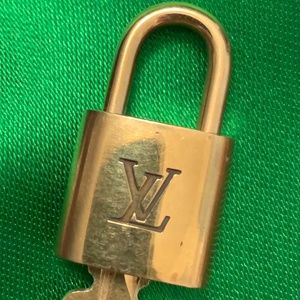 AUTH LV LOCK & KEY #317 (set1)